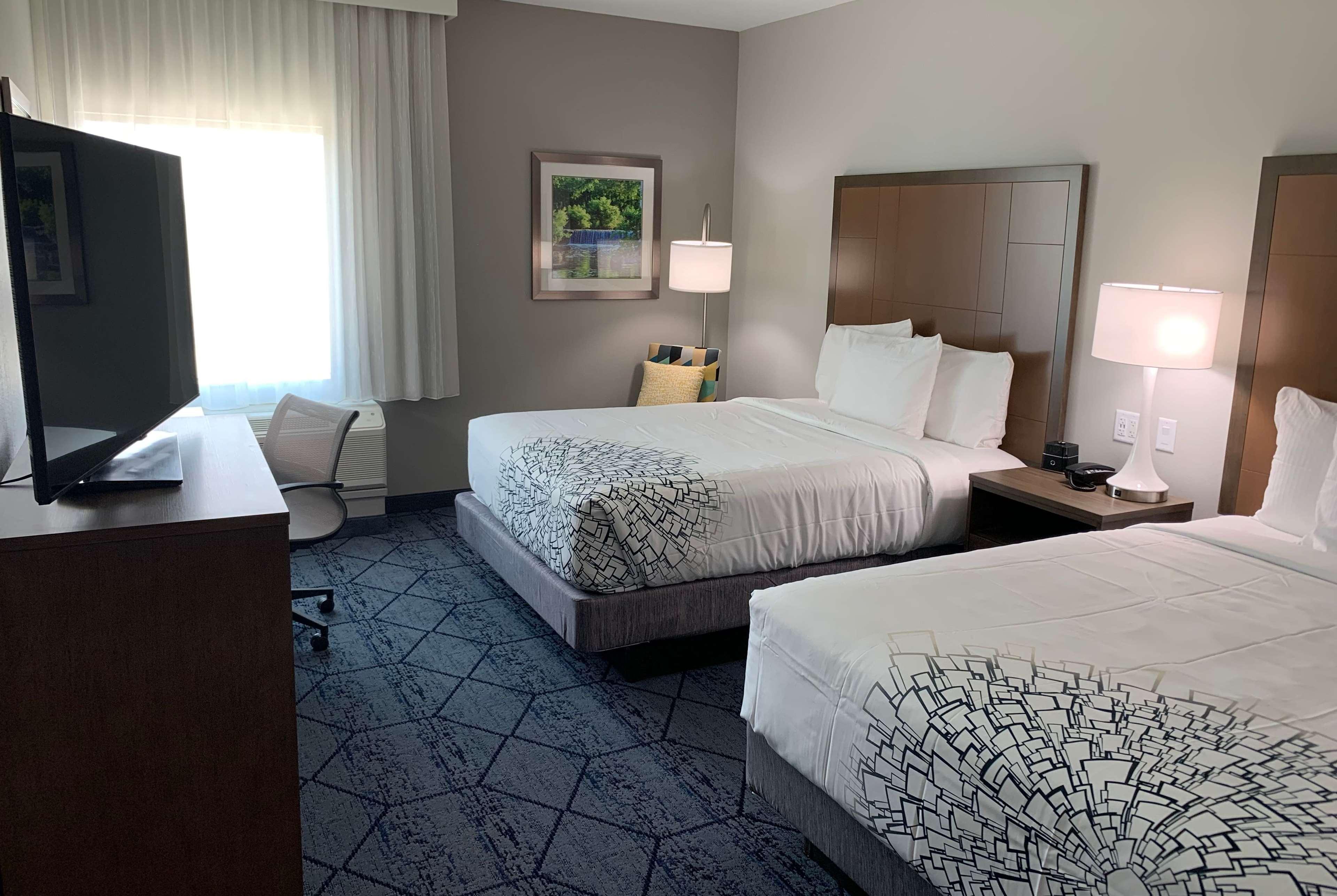 La Quinta Inn & Suites By Wyndham Round Rock Near Kalahari Exterior photo