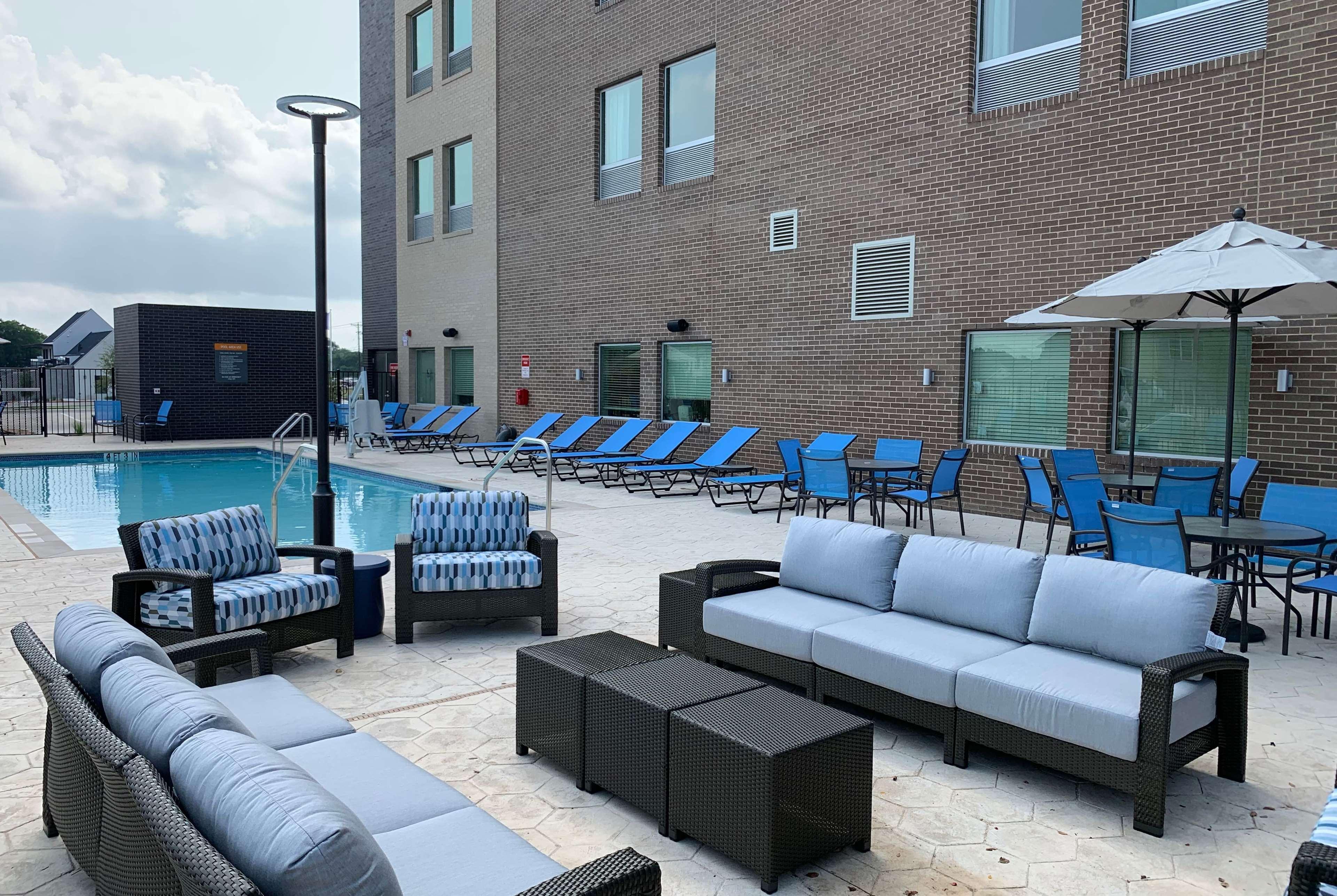 La Quinta Inn & Suites By Wyndham Round Rock Near Kalahari Exterior photo