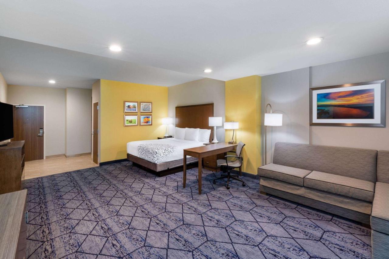 La Quinta Inn & Suites By Wyndham Round Rock Near Kalahari Exterior photo